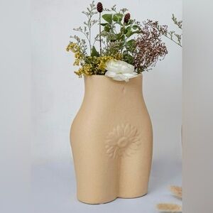Base Roots Female Body Vase